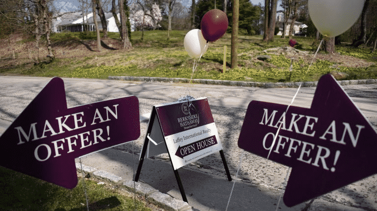 attached balloons on open house sign