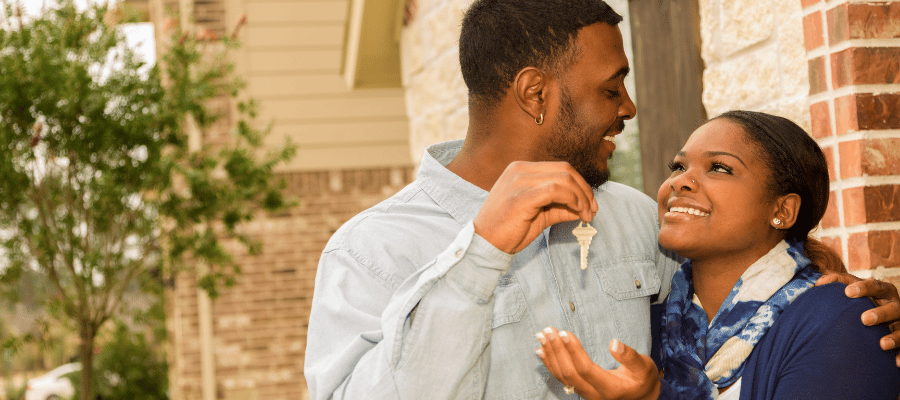 couple holding key of their house